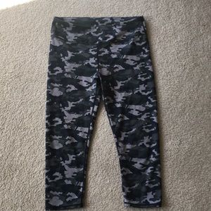 Grey camo Fabletics capris